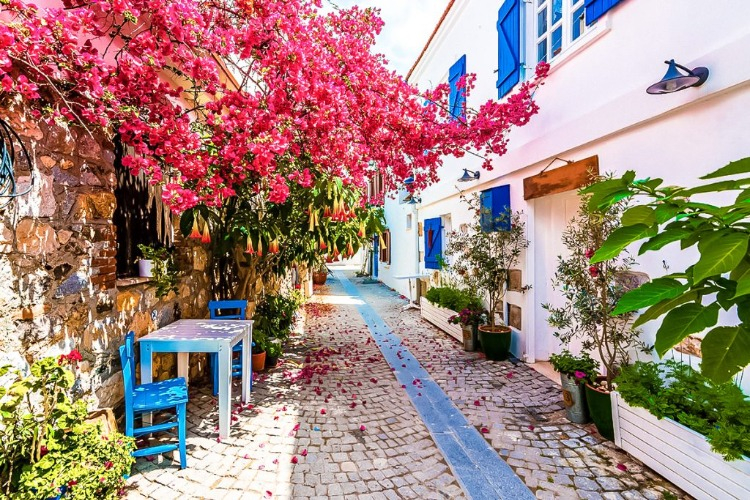 Sığacık’ın Film Seti Gibi Sokakları