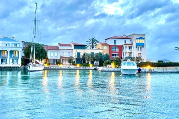 Ege’nin Otantik Kasabası Alaçatı, Tarihi ve Doğal Güzellikleriyle Büyülüyor