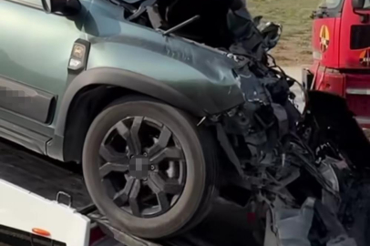 Van’ın Erciş ilçesinde minibüs ile kamyonet çarpıştı: 11 yaralı