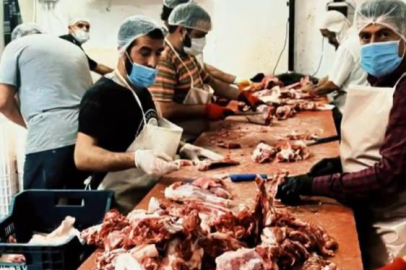 Adana'da ruhsatsız işletmeye baskın: Tonlarca paça ve bağırsak ele geçirildi!