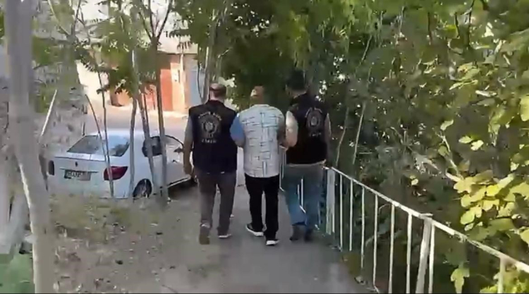 İzmir'de şafak operasyonu 114 aranan şahıs yakalandı 2