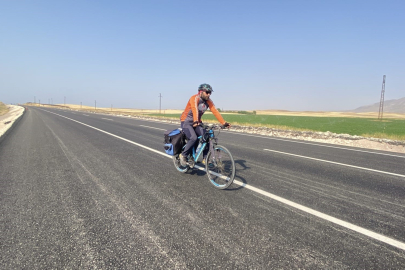 Mersinli bisikletçiden çevre çağrısı: Van Gölü için tek başına pedal çevirdi