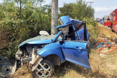 Sakarya'da 14 yaşındaki çocuğun kullandığı otomobil beton direğe çarptı: 2 kardeş hayatını kaybetti