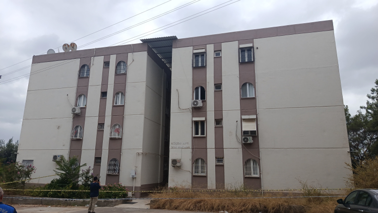 Adana’da apartmanda merdiven çöktü 20 kişi mahsur kaldı, facia kıl payı atlatıldı 2