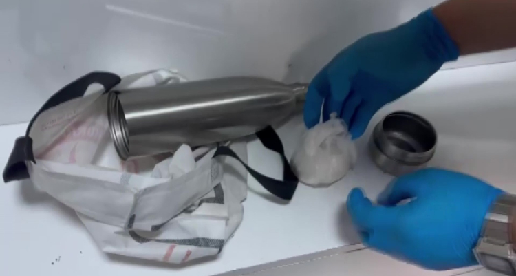 Adana’da termosta gizlenmiş 300 gram sentetik uyuşturucu ele geçirildi 2