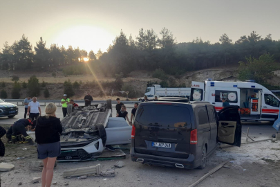 Burdur-Isparta yolunda midibüsle otomobil çarpıştı: 6 kişi yaralandı