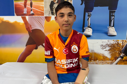 Doğuştan kolu olmayan Mehmet Efe'nin hem kolu takıldı hem de en büyük hayali gerçekleşti