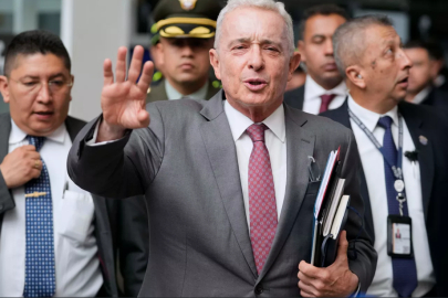 Kolombiya'da eski Devlet Başkanı Uribe, 12 yıl ev hapsine mahkum edildi