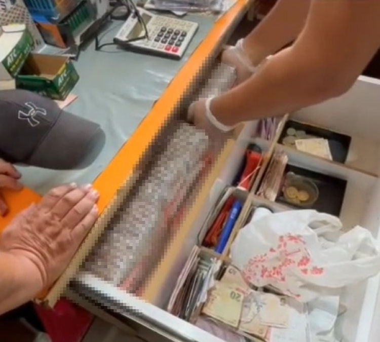 Mersin'de kaçak sigara operasyonu Binlerce makaron ve kilo kilo tütün ele geçirildi 2