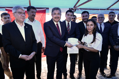 Sumbas'ta 27 depremzede konutu hak sahiplerine teslim edildi