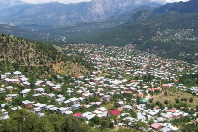 Adana'da nem bunalttı, yaylacılar doğal kaynak sularında serinledi