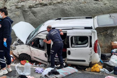 Amasya’da hafif ticari araç kanala devrildi: 4 yaralı