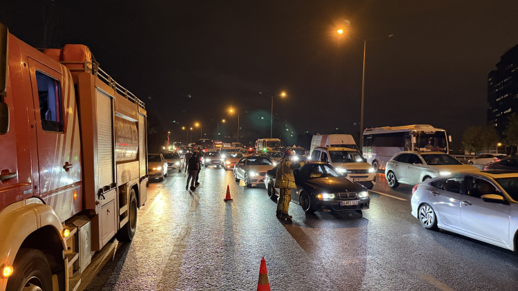 Eyüpsultan'da zincirleme trafik kazası 16 araç birbirine girdi, 6 yaralı 2