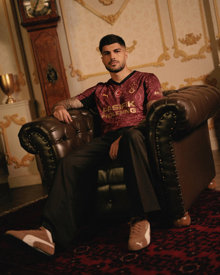 Galatasaray’ın yeni alternatifi tanıtıldı PUMA’dan Galatasaray Lisesi ilhamlı forma! 2