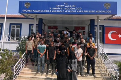 Hatay'da kamyonet kasasında 42 kaçak göçmen yakalandı