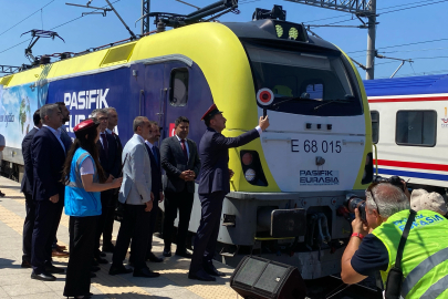 Demir İpek Yolu'nda yeni dönem: Çin Treni, Marmaray'dan Avrupa'ya geçti