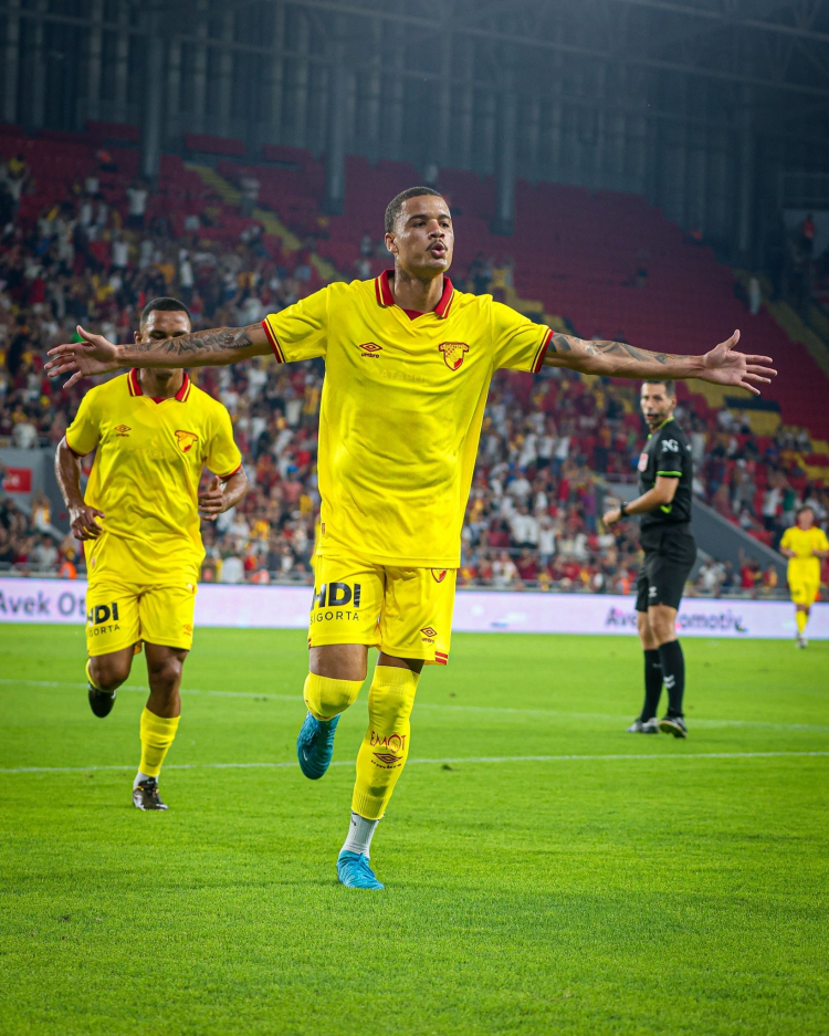 Göztepe'nin yeni transferi Janderson göz dolduruyor Romulo rekor bedelle yolcu 2