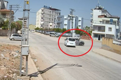 Hatay'da sağdan sollama yapan sürücünün sabırsızlığı kazayla bitti: O anlar kamerada
