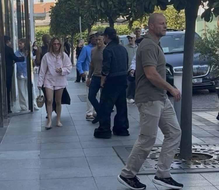 Jennifer Lopez, İstanbul konseri öncesi alışveriş turunda görüntülendi 2