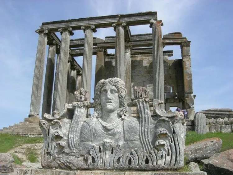 Aizanoi Kenti Zeus Tapınağı / Kütahya
