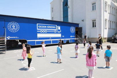 Adana'da açık hava sinema keyfi