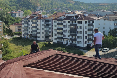 Psikolojik sorunları olan şahıs çatıya çıktı, 3 saatte ikna edildi