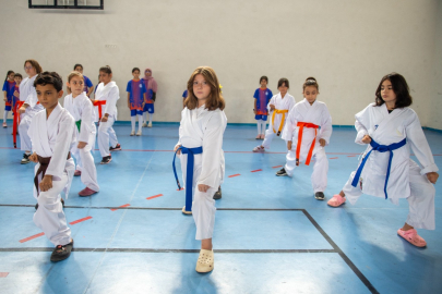 Seyhan’da binlerce çocuk sporla büyüyor