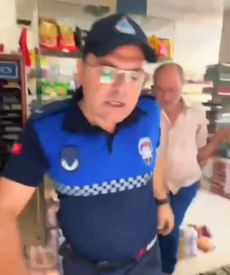 Zabıtaya saldırıp seni vururum diye tehdit eden esnaf tutuklandı Dükkanından 418 kg bozuk ürün çıktı 3