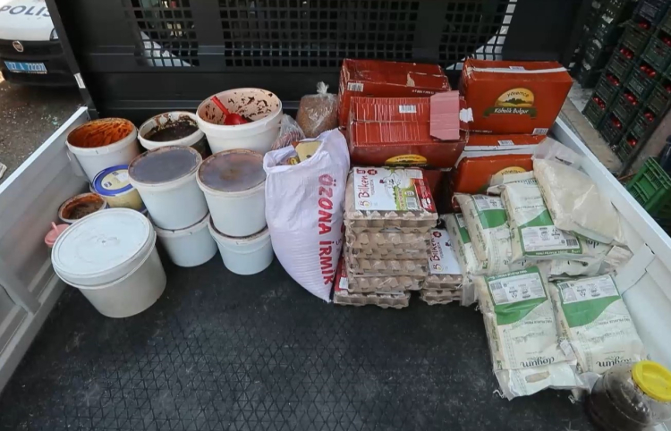 Zabıtaya saldırıp seni vururum diye tehdit eden esnaf tutuklandı Dükkanından 418 kg bozuk ürün çıktı 4