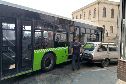 Adana Kızılay Caddesi'ndeki hatalı park trafiği kilitledi