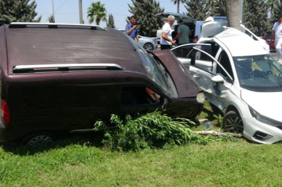 Antalya’da zincirleme kaza: 2 polis memuru yaralandı