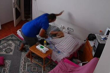 Pamukkale’de dehşet: Yatalak annesini darp eden şizofreni hastası oğul tutuklandı