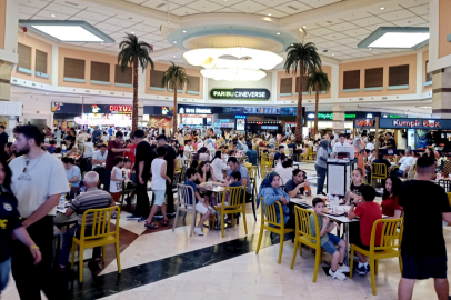 Aşırı sıcaklar Adana’yı esir aldı, vatandaşlar serinliğe koştu