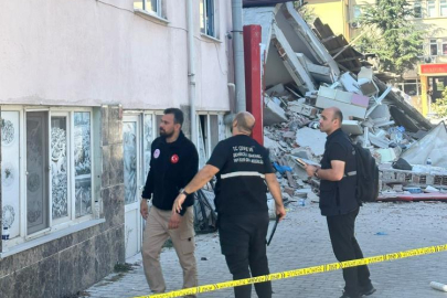 Balıkesir Sındırgı depreminde 1 bina yıkıldı, 13 ağır hasarlı yapı tespit edildi