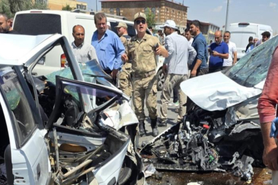 Bitlis Ahlat’ta 3 araçlı zincirleme kaza: 8 kişi yaralandı
