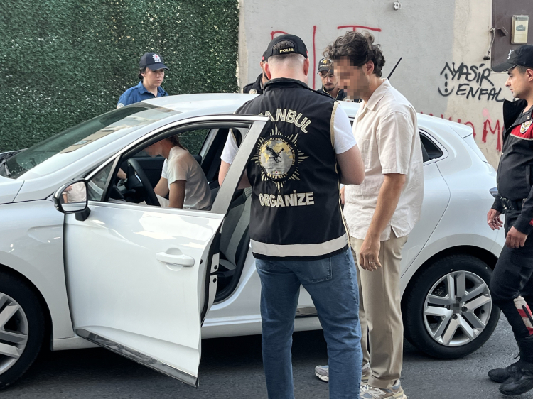 Fatih'te dron destekli 'Dar Alan Şok Uygulaması' Emniyet Müdürü Yıldız bizzat denetledi 2