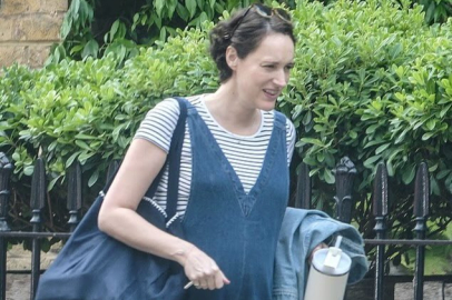 'Fleabag'in yaratıcısı gizemli bir dosyayla görüntülendi: Phoebe Waller-Bridge yeni bir proje mi hazırlıyor?