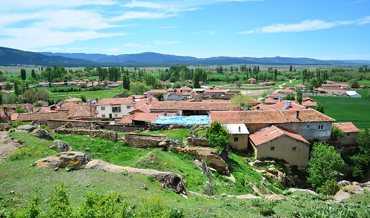 TARİHİN KATMANLARI ARASINDA BİR ANIT: SOLON'UN MEZARI (ASLANLI MABET)