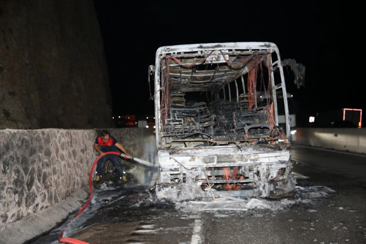 Hatay Belen’de yolcu otobüsünde yangın paniği! 20 yolcu tahliye edildi 2