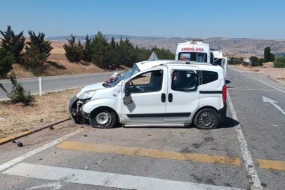 Kırıkkale’de takla atan araçta aynı aileden 5 kişi yaralandı