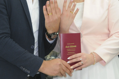 Evlenecek gençlere destek artıyor