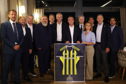 Fenerbahçe’den Feyenoord ve UEFA delegesine dostluk yemeği