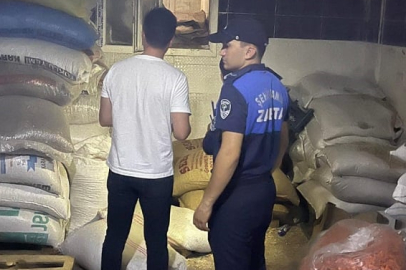 Adana’da kuru yemiş dükkanında böceklendiği tespit edilen ürünler imha edildi