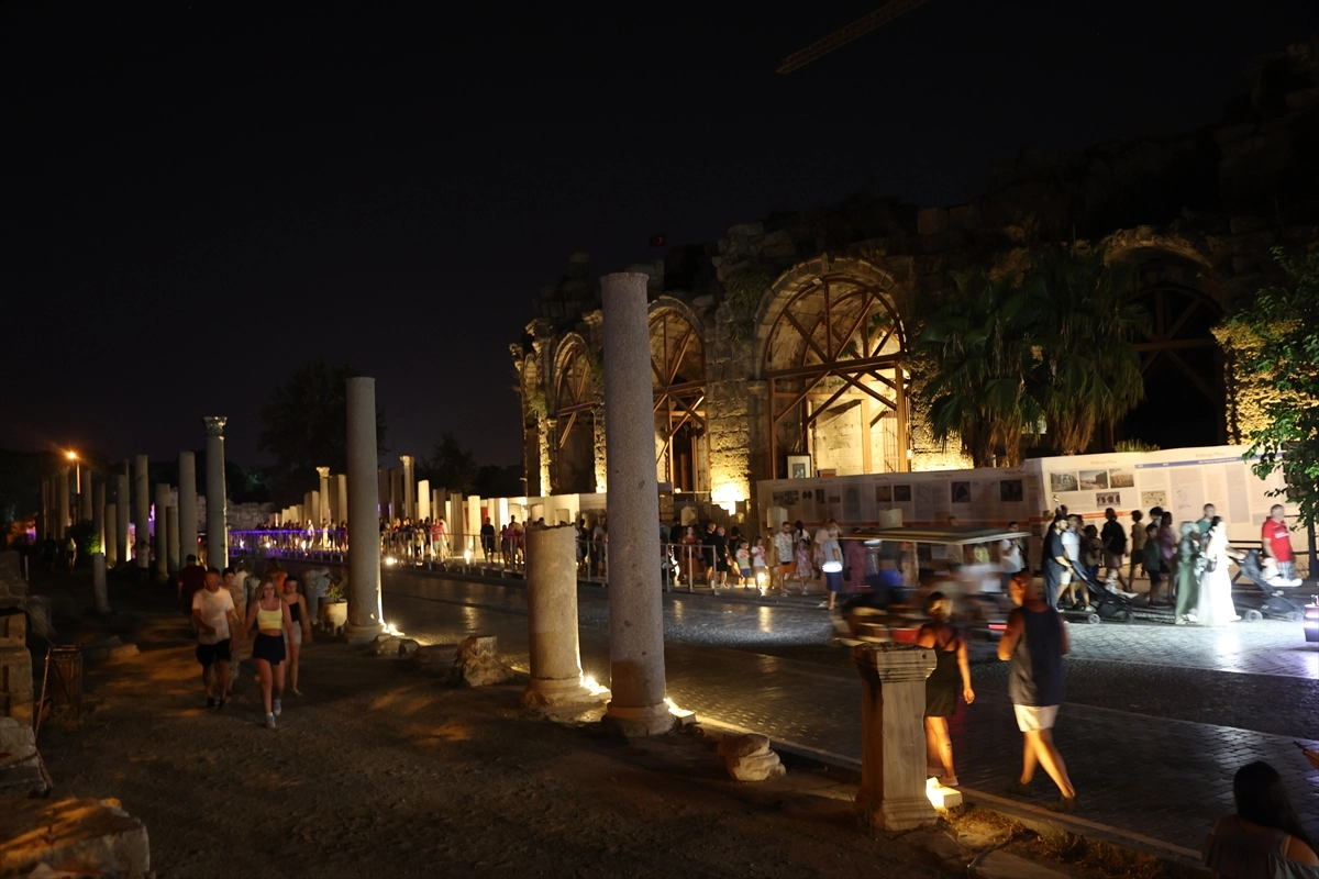 Antalya’da gece müzeciliği büyüledi