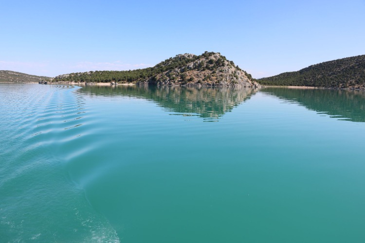 GİZEMLİ ADALAR, ZENGİN BALIK ÇEŞİTLİLİĞİ VE EŞSİZ MANZARALAR