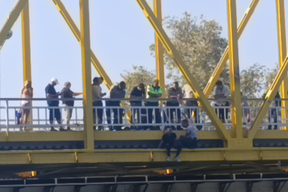 Manavgat Köprüsü’nde intihar girişimi: Şahıs güvenlik ekiplerince kurtarıldı