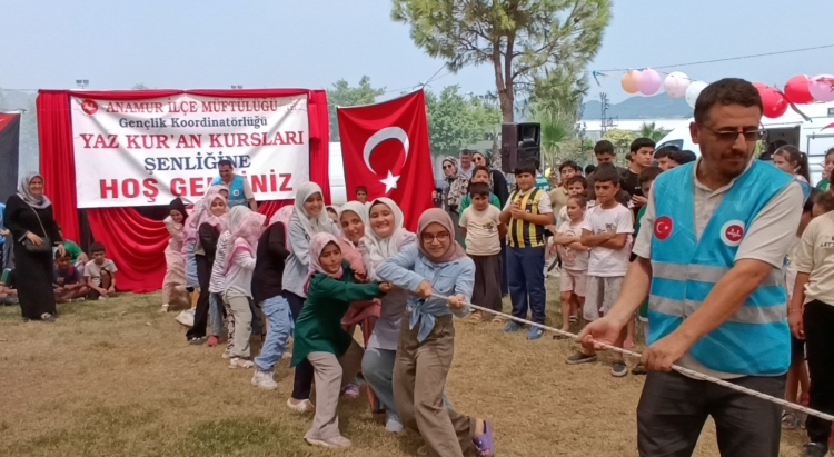 Mersin Anamur’da Yaz Kur’an Kursları Şenliği renkli görüntülere sahne oldu 2