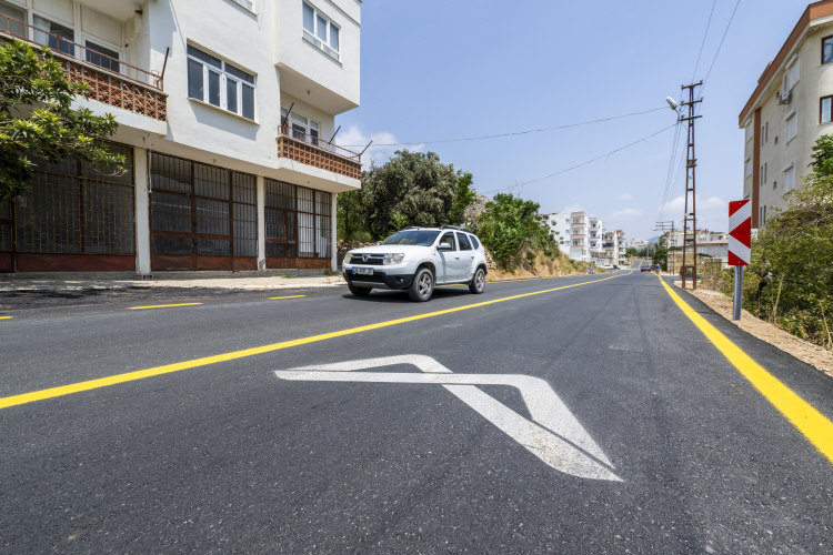 Mersin Büyükşehir'den Aydıncık'a neşter O cadde çiçek gibi oldu 2