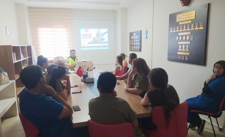 Mersin’de öğrencilere ve bakım merkezi çalışanlarına trafik güvenliği eğitimi 2