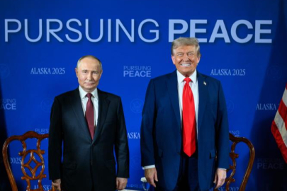 Alaska'da tarihi zirve başladı: Trump ve Putin bir araya geldi